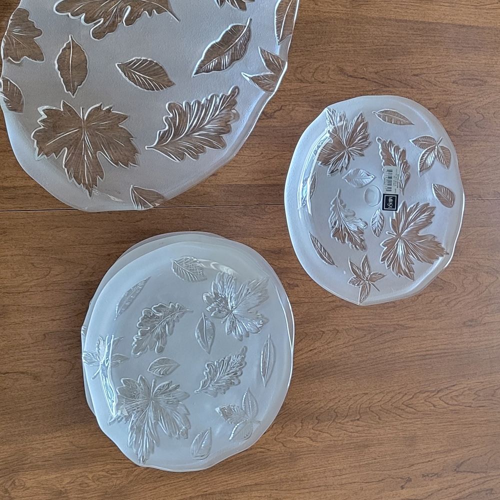 Leaf Design Glass Platter Set